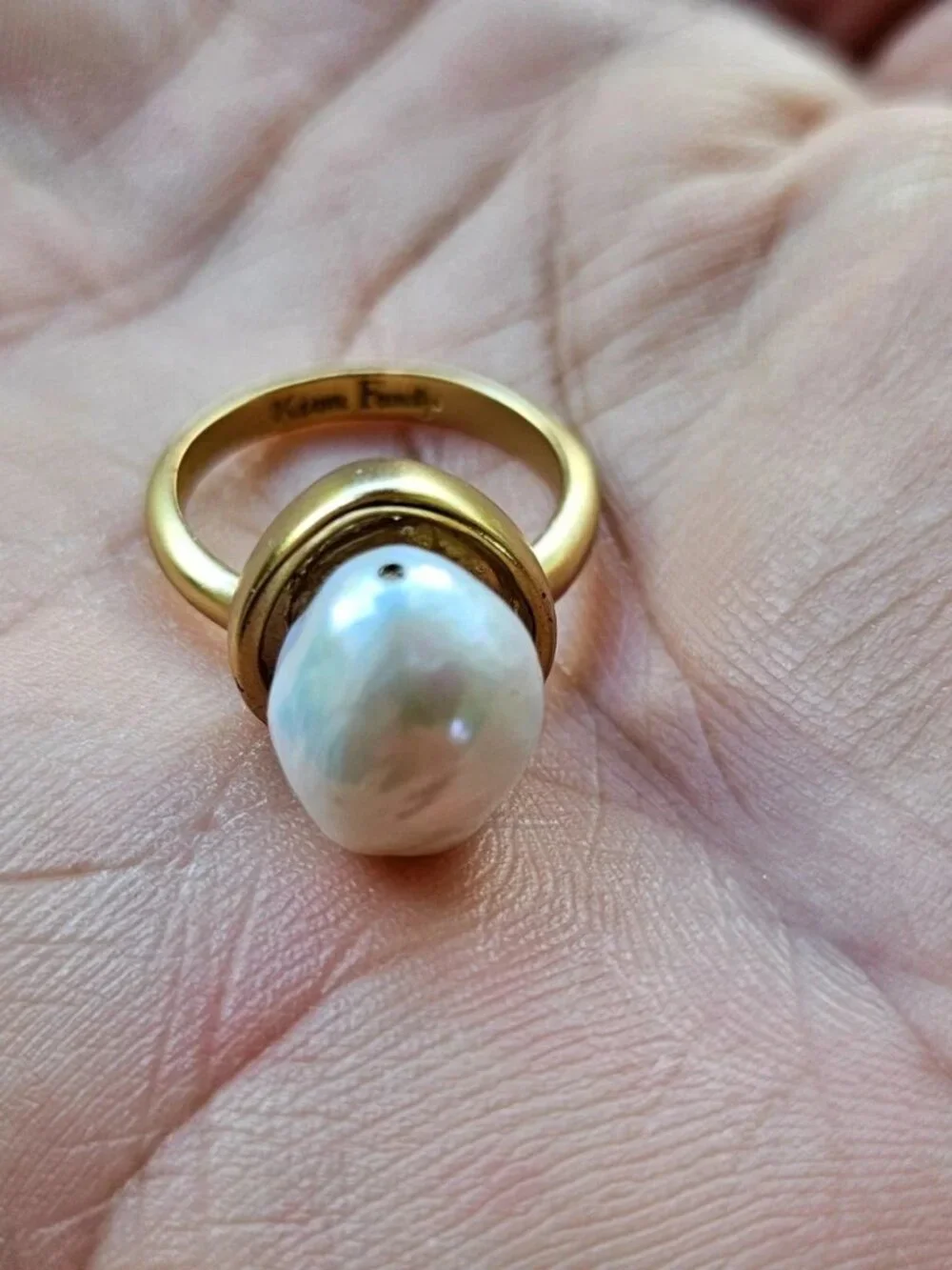 Vintage Kiam Family Ring Gold Tone Fashion Jewelry Faux Pearl Size